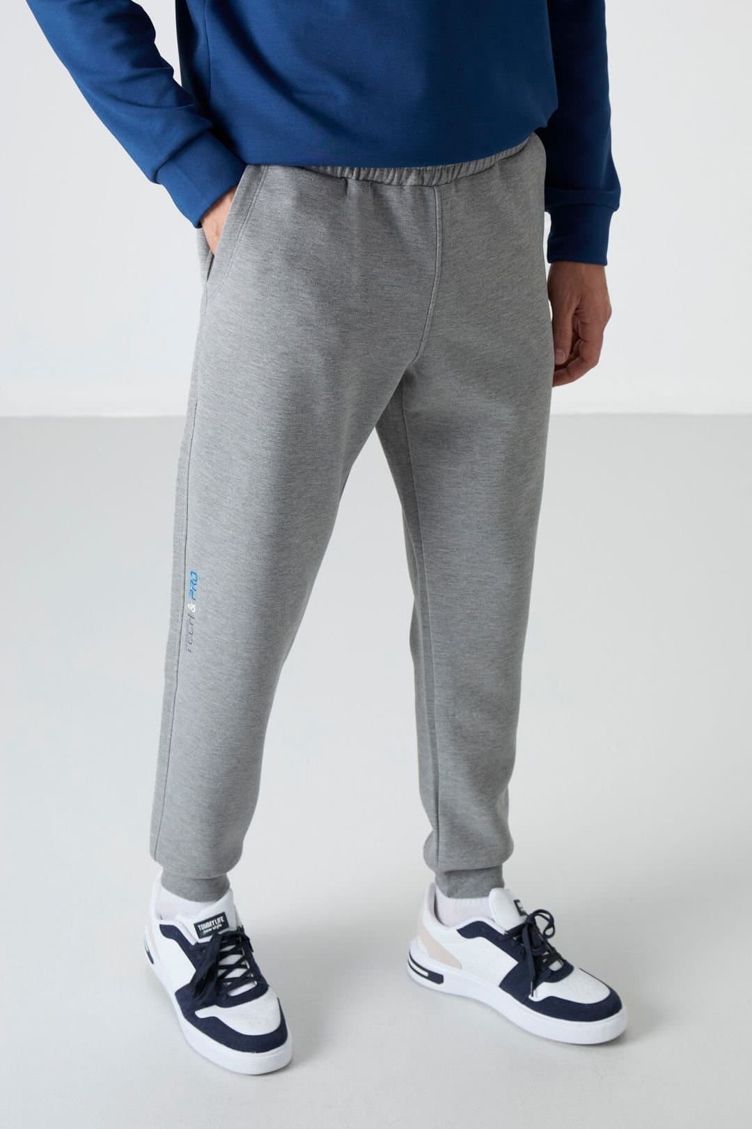 Tommy Life Tommy Life Men's Slim Jogger Sweatpants in Light Grey