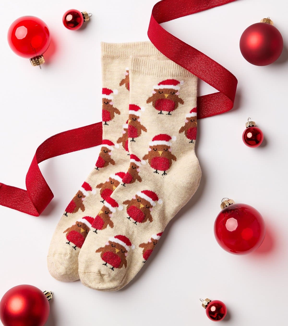 New Look Oatmeal Cotton Rich Christmas Robin Patterned Ankle Socks New Look