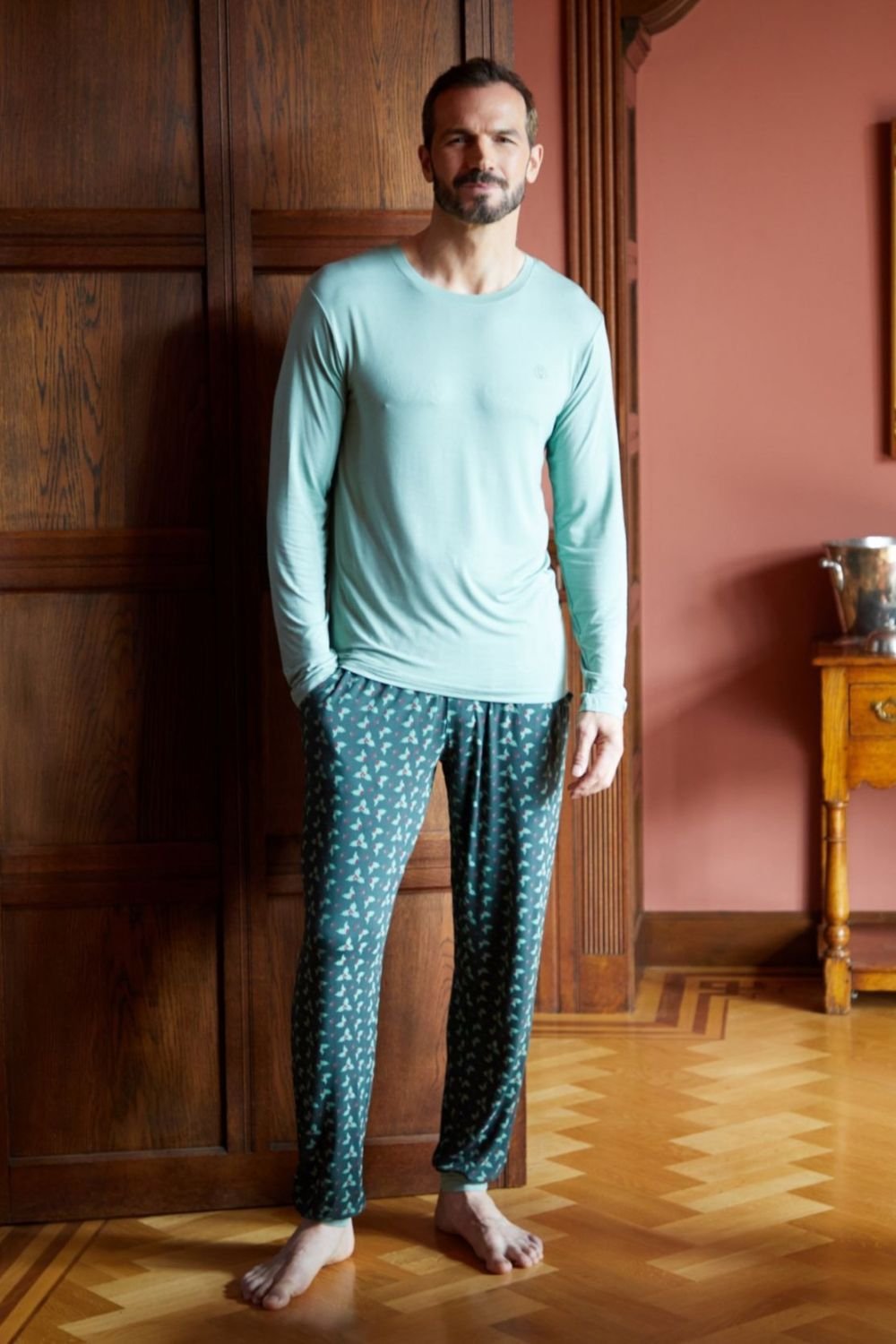 British Boxers British Boxers Men's "Jolly Holly" Print Bamboo Pyjama Set in Green - 2