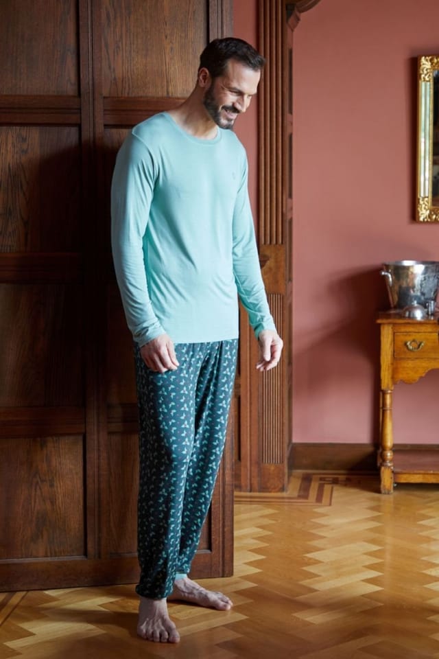 British Boxers British Boxers Men's "Jolly Holly" Print Bamboo Pyjama Set in Green - 2
