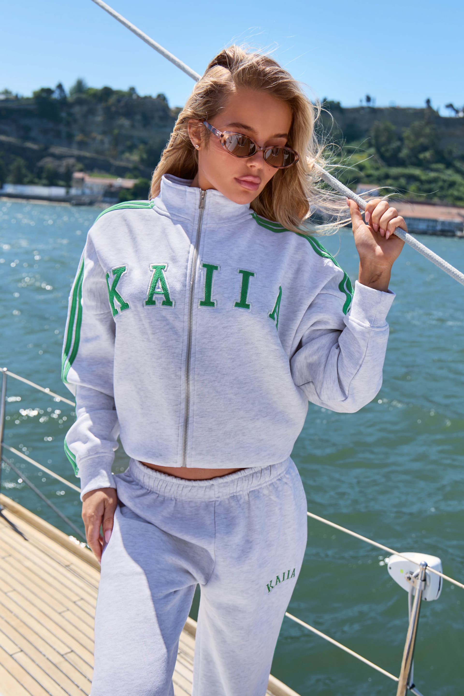 Kaiia Kaiia Sport Stripe Funnel Neck Zip Through Sweatshirt Light Grey Marl & Appletini Green