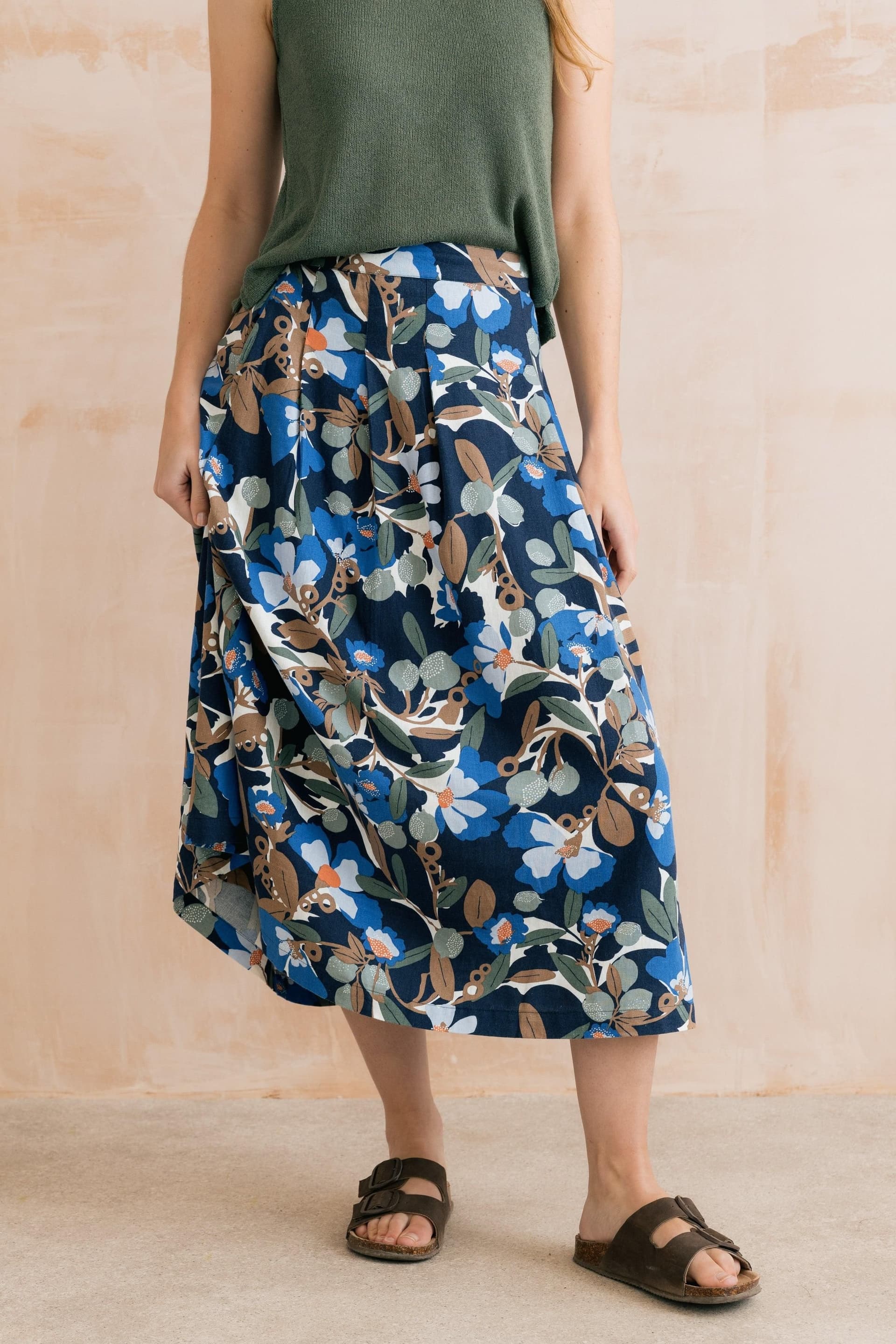 Lily & Me Lily & Me Women's St Ives Linen Blend Print Midi Skirt in Navy