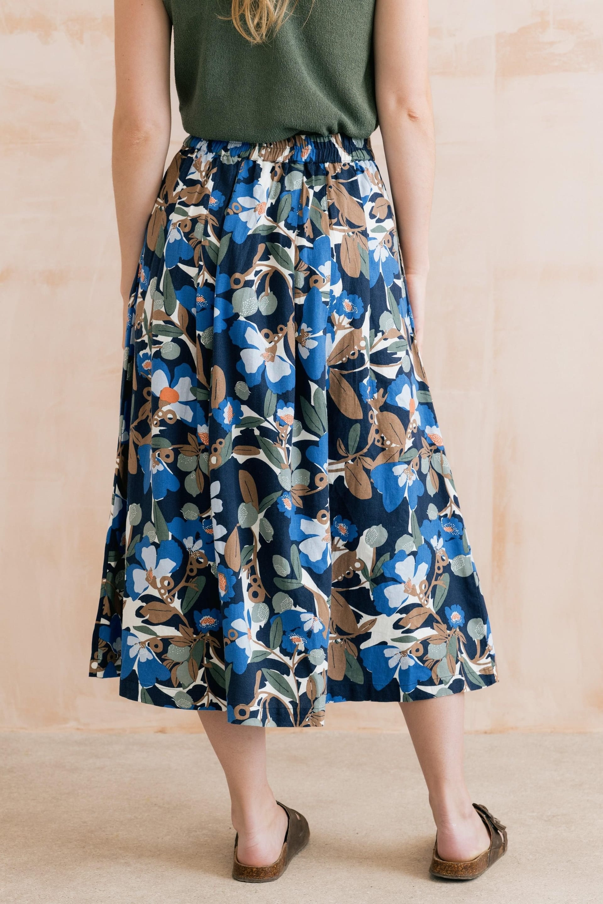 Lily & Me Lily & Me Women's St Ives Linen Blend Print Midi Skirt in Navy - 4
