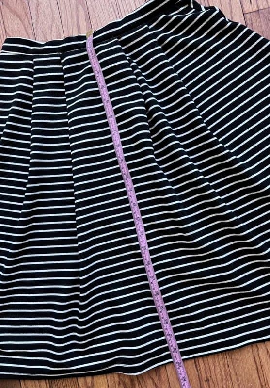 New Look New Look Black & White Striped Circle Skirt – Size 6 – Back Zipper – 23” Length