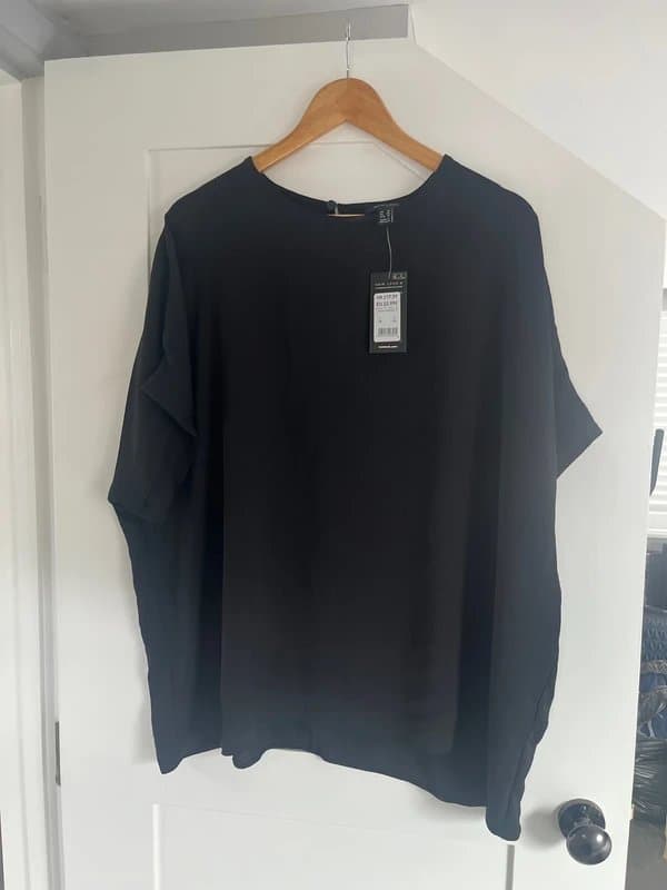 New Look Women’s new look woven t-shirt top size 18