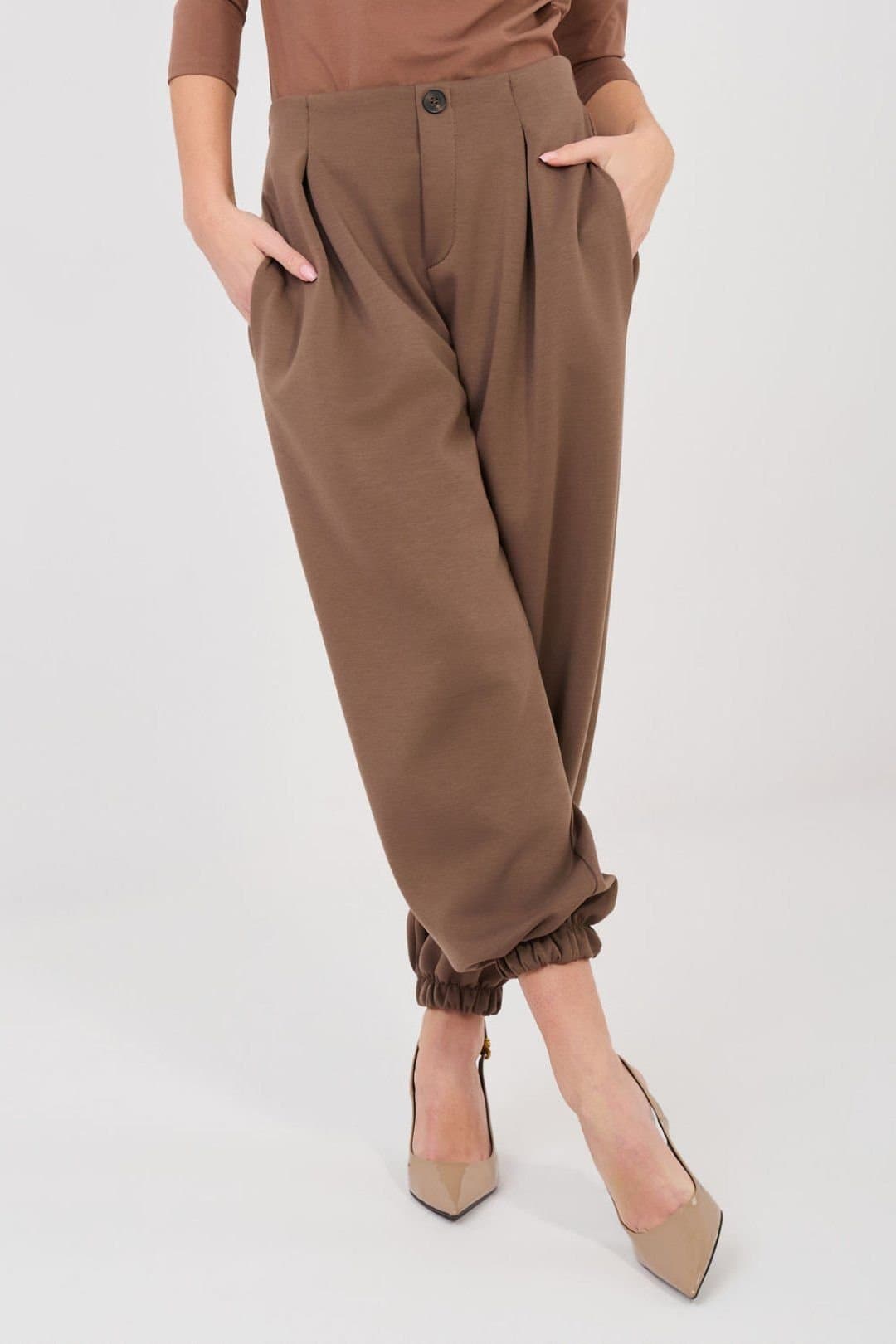 Love Lace Love Lace Women's Viscose Elastane Jogger Sweatpants with Pleats in Brown