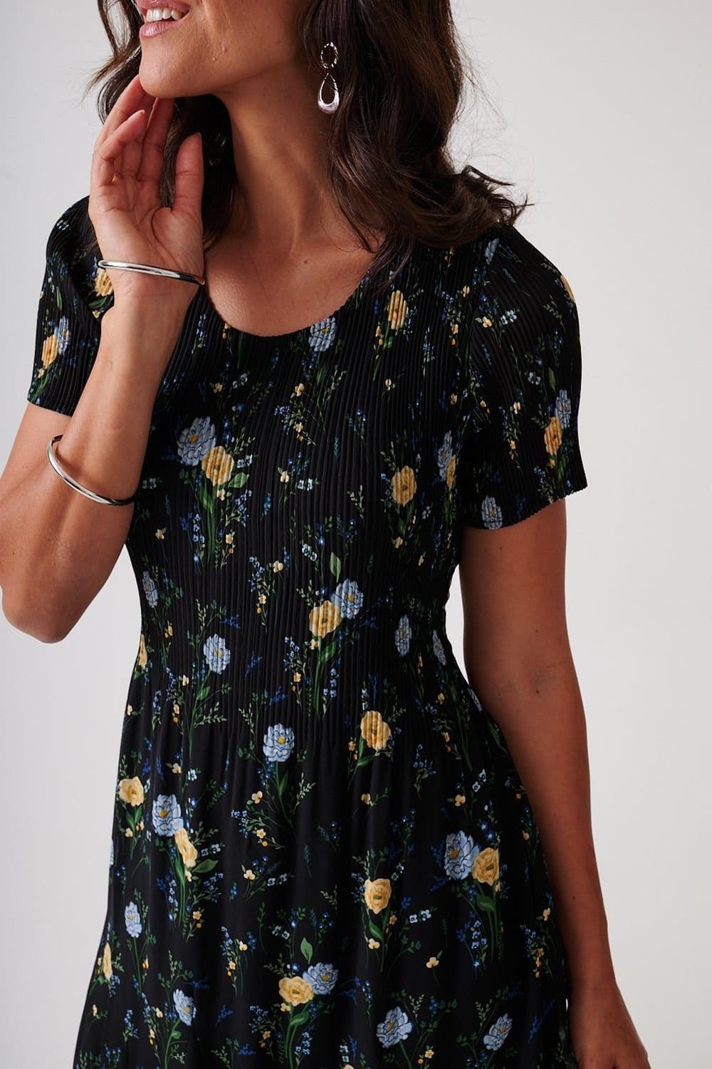 Anna Rose Anna Rose Women's Garden Print Pleated Midi Dress in Black - 4