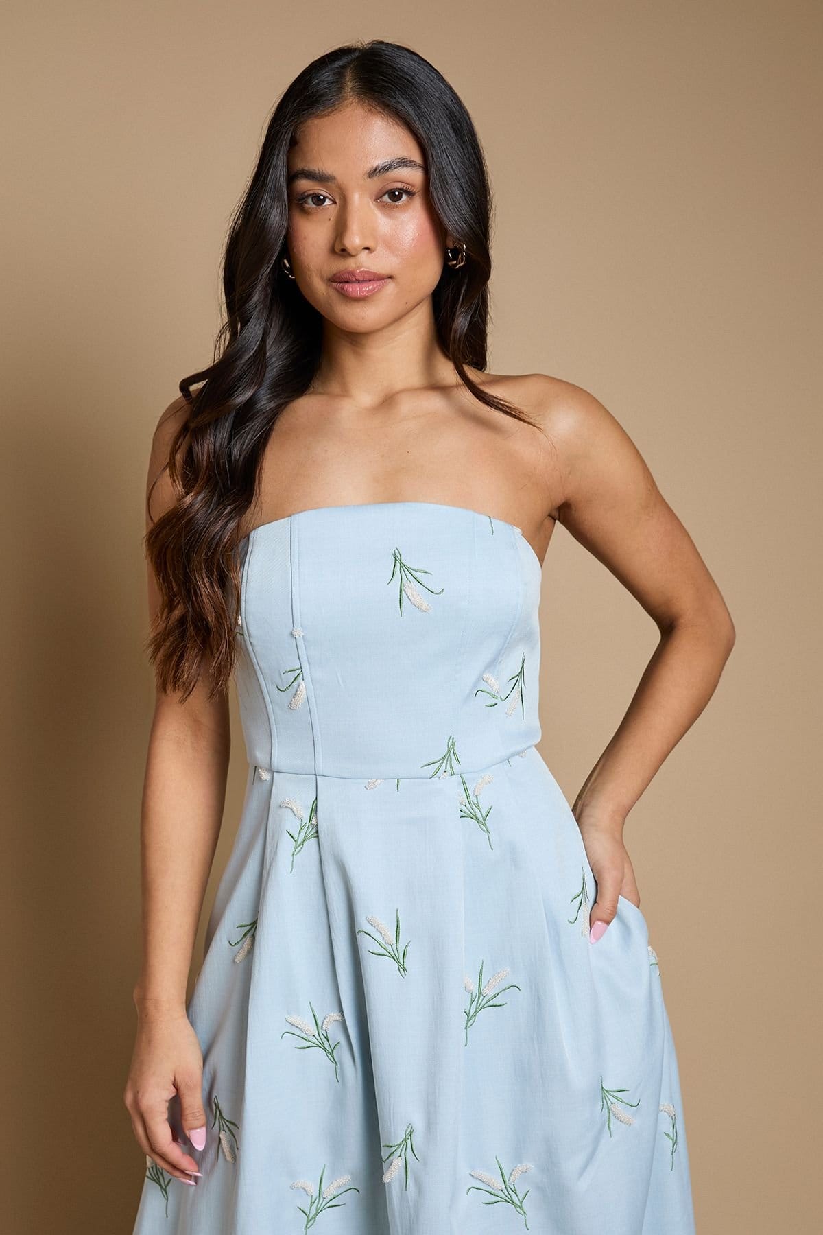 Oasis Oasis Women's Petite Embroidered Strapless Sweetheart Midi Dress in Pale Blue - 4