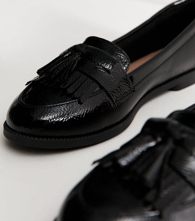 New Look Women's Black Faux Patent Leather Crinkle Texture Tassel Loafers Vegan New Look - 3