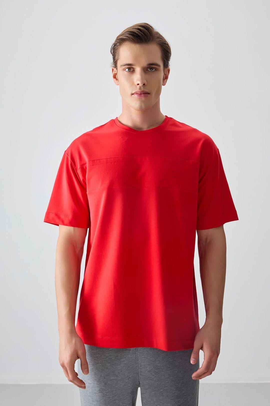 Tommy Life Tommy Life Men's Oversized Crew Neck T-Shirt in Red - 4