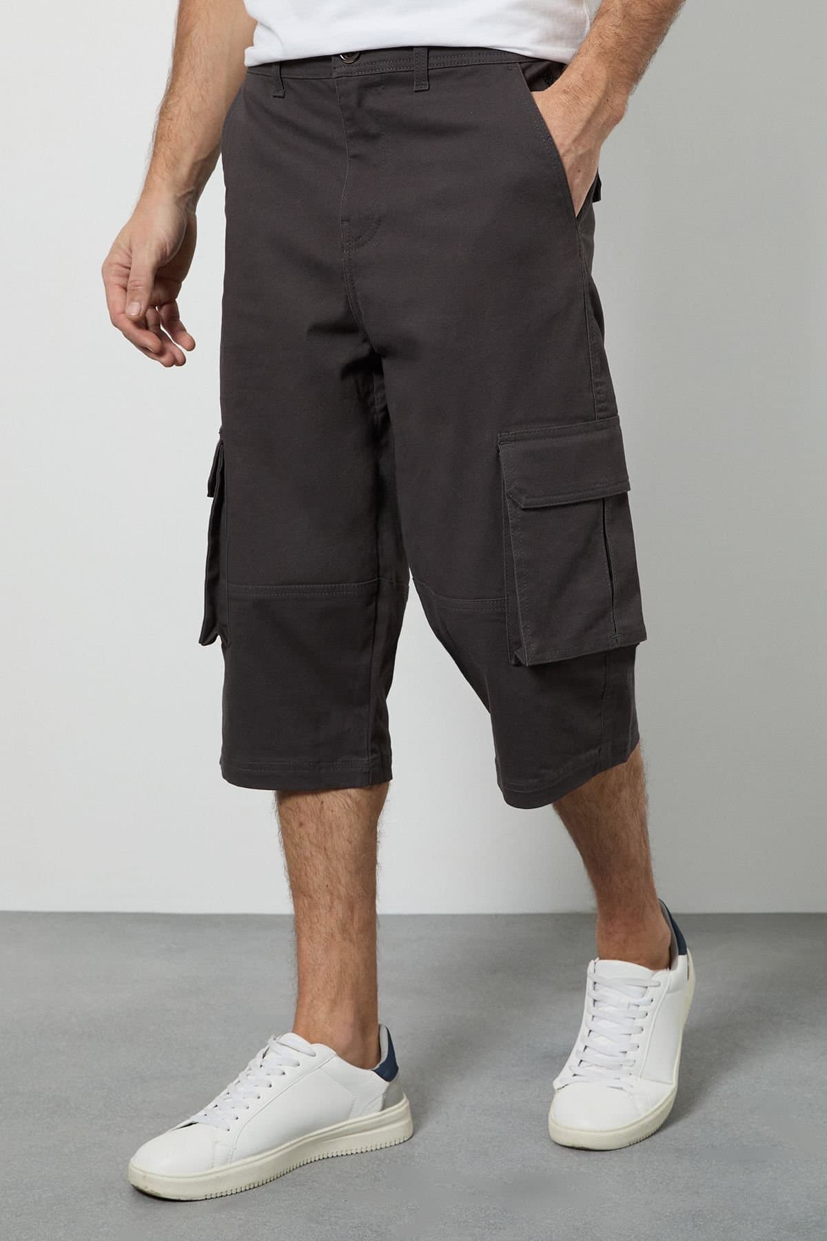 Maine Maine Men's Charcoal 3/4 Cotton Cargo Short