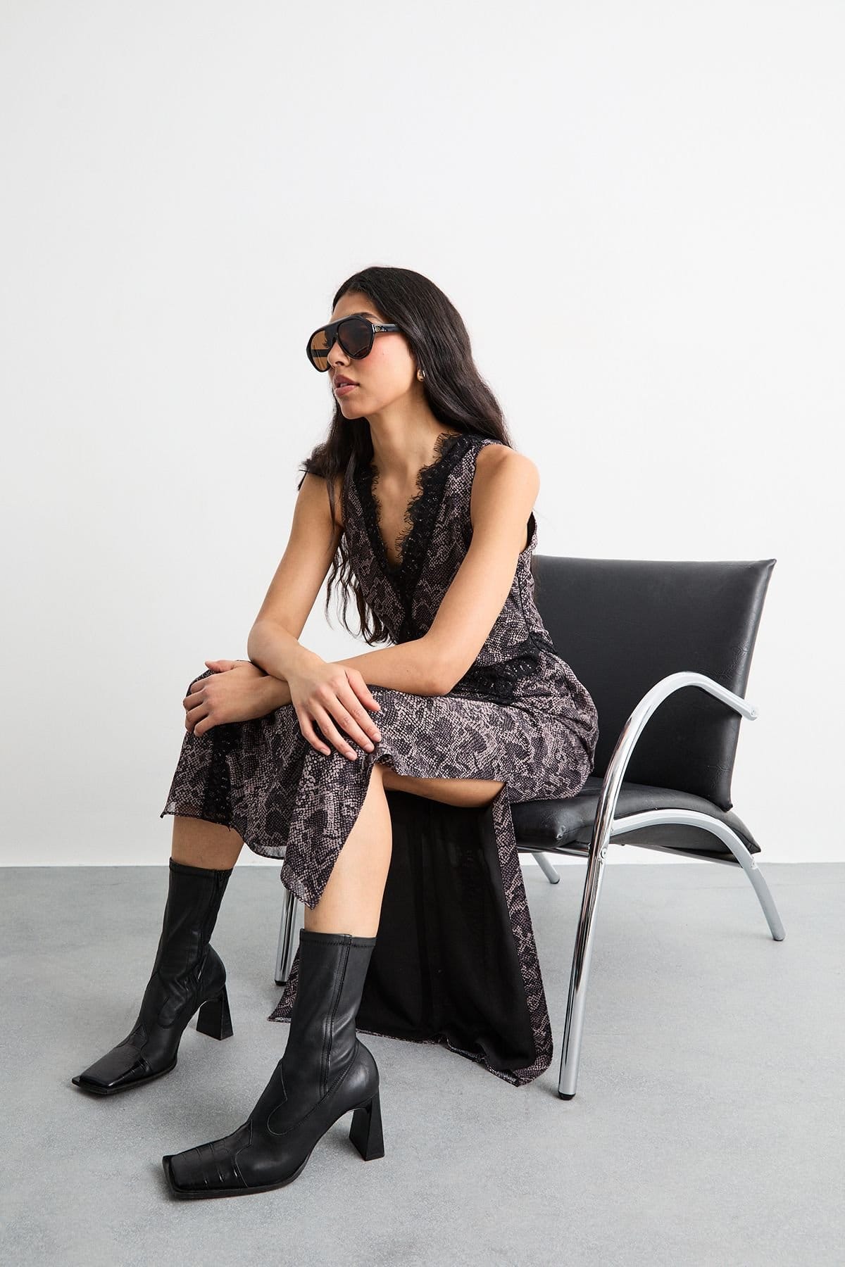 Warehouse Warehouse Women's Chiffon Printed Dress With Lace in Snake - 4