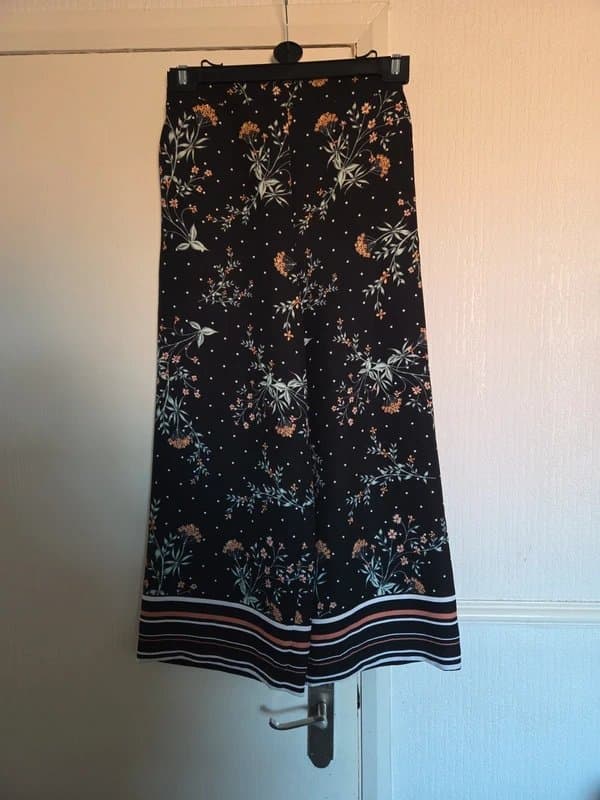 New Look Ladies floral print wide leg trousers size 10