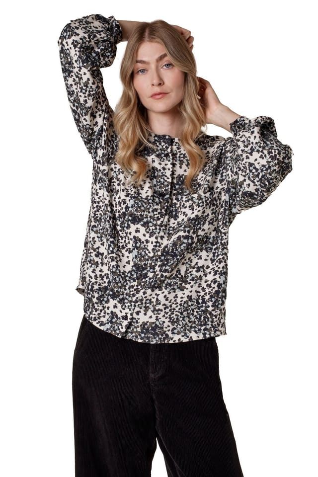 Celtic & Co Celtic & Co Women's Printed Drop Shoulder Long Sleeve Shirt in Off-White - 3