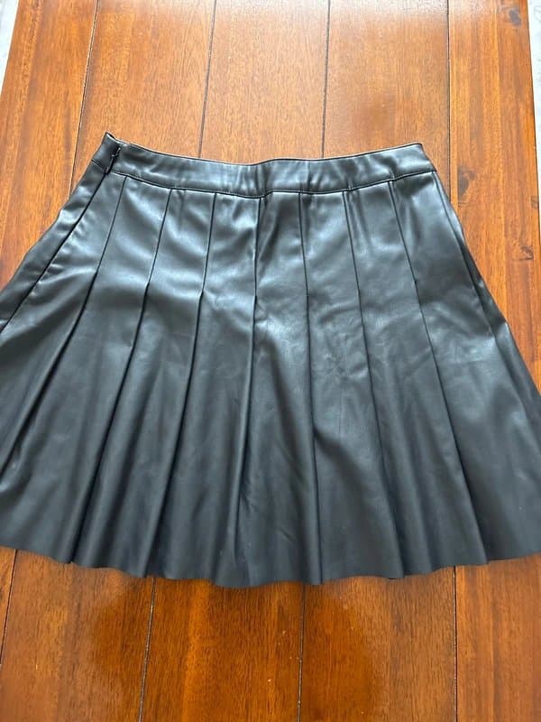New Look Black faux leather pleated skirt petite size uk 10