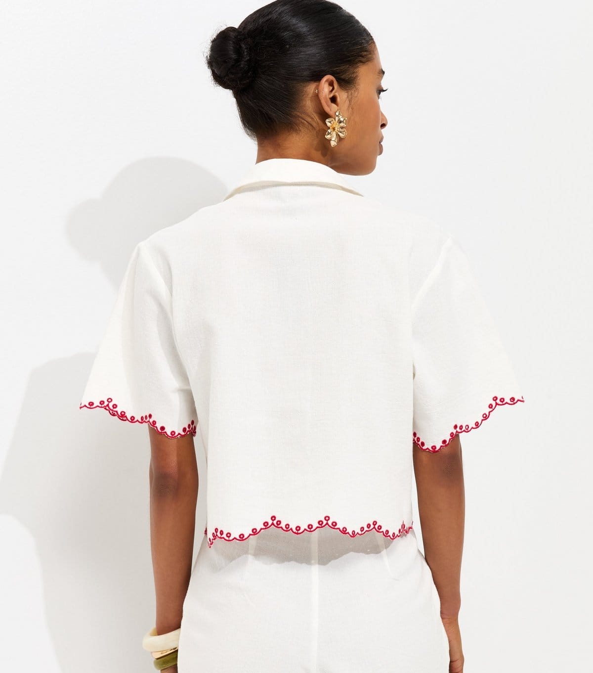 New Look Women's Cream Cotton Embroidered Cropped Shirt New Look - 4