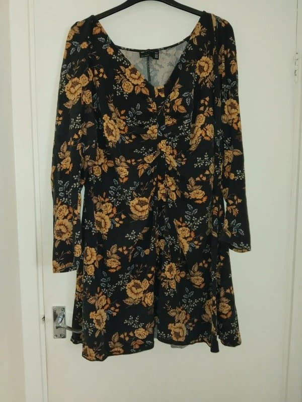 ASOS Curve plus size  24 Asos Curve long top/dress black and flowers