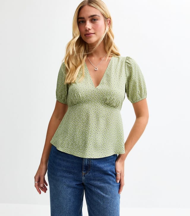 New Look Women's Green Daisy Print Crepe Blouse New Look - 2