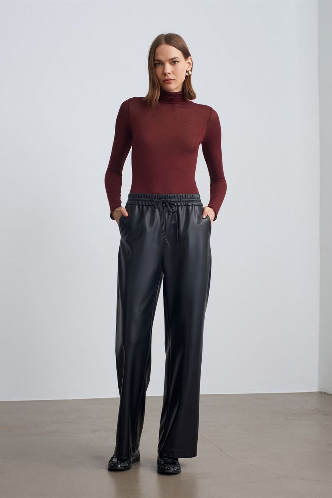 Dilvin Women's Wide-Leg Faux Leather Trousers in Black