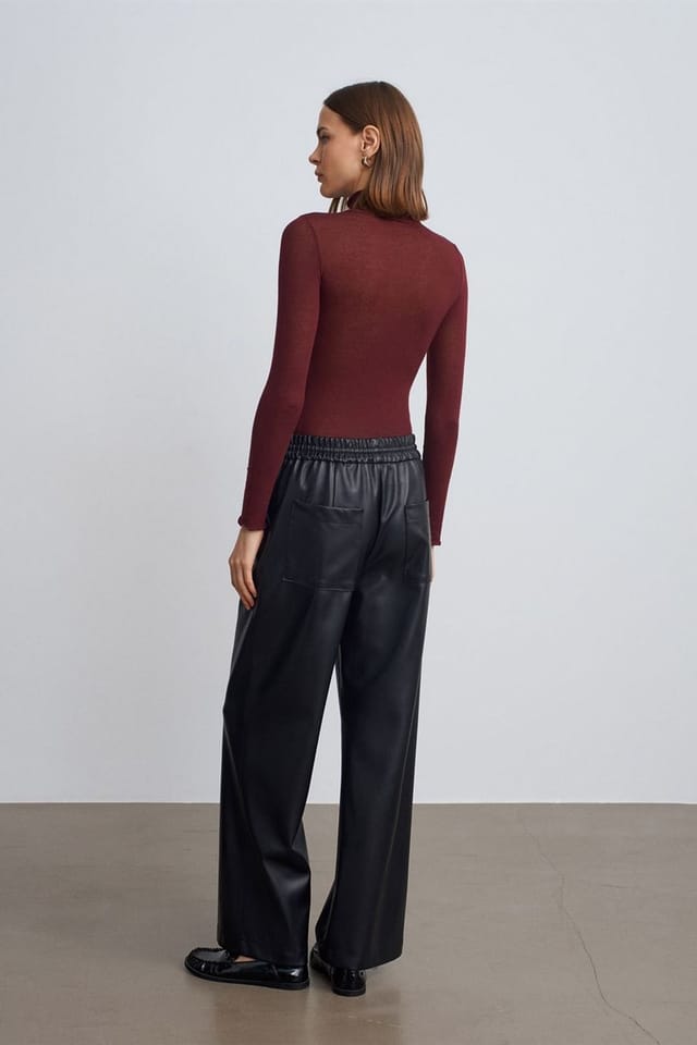 Dilvin Dilvin Women's Women's Wide-Leg Faux Leather Trousers in Black - 2