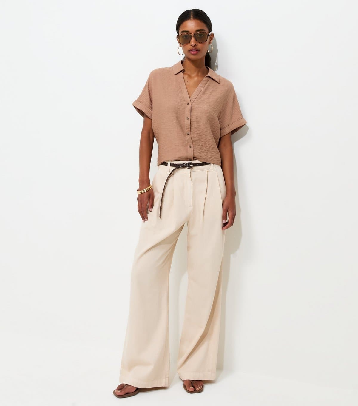 New Look Women's Mink Crinkle Texture V-Neck Short Sleeve Shirt New Look