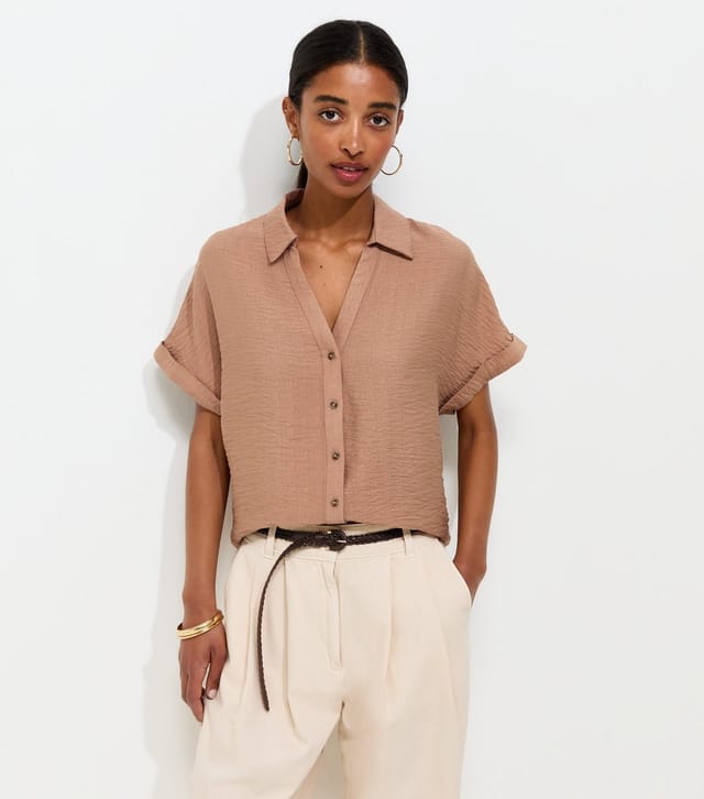 New Look Women's Mink Crinkle Texture V-Neck Short Sleeve Shirt New Look - 3