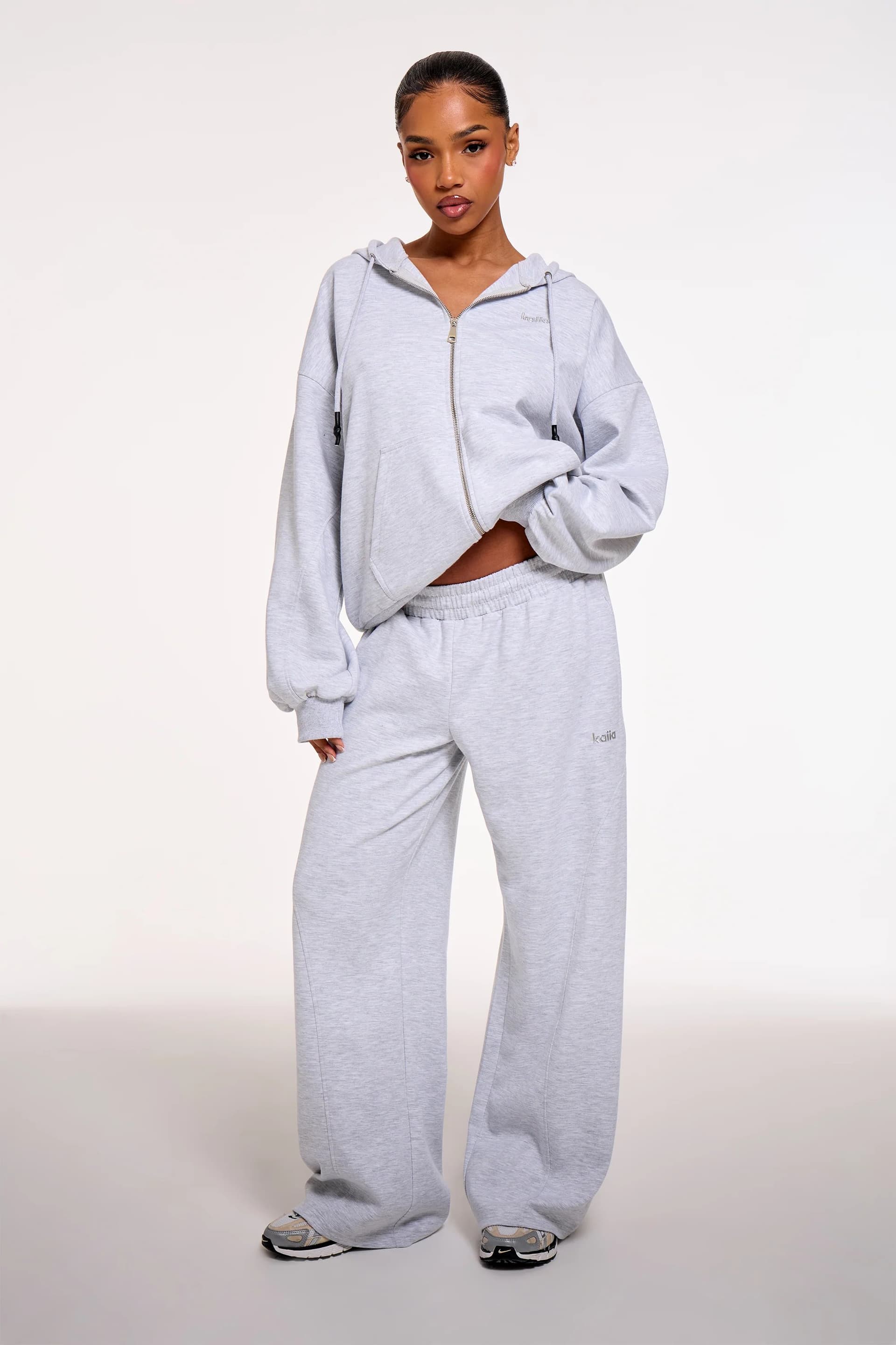 Kaiia Kaiia Chrome Logo Premium Interlock Pleat Detail Wide Leg Joggers Light Grey Marl