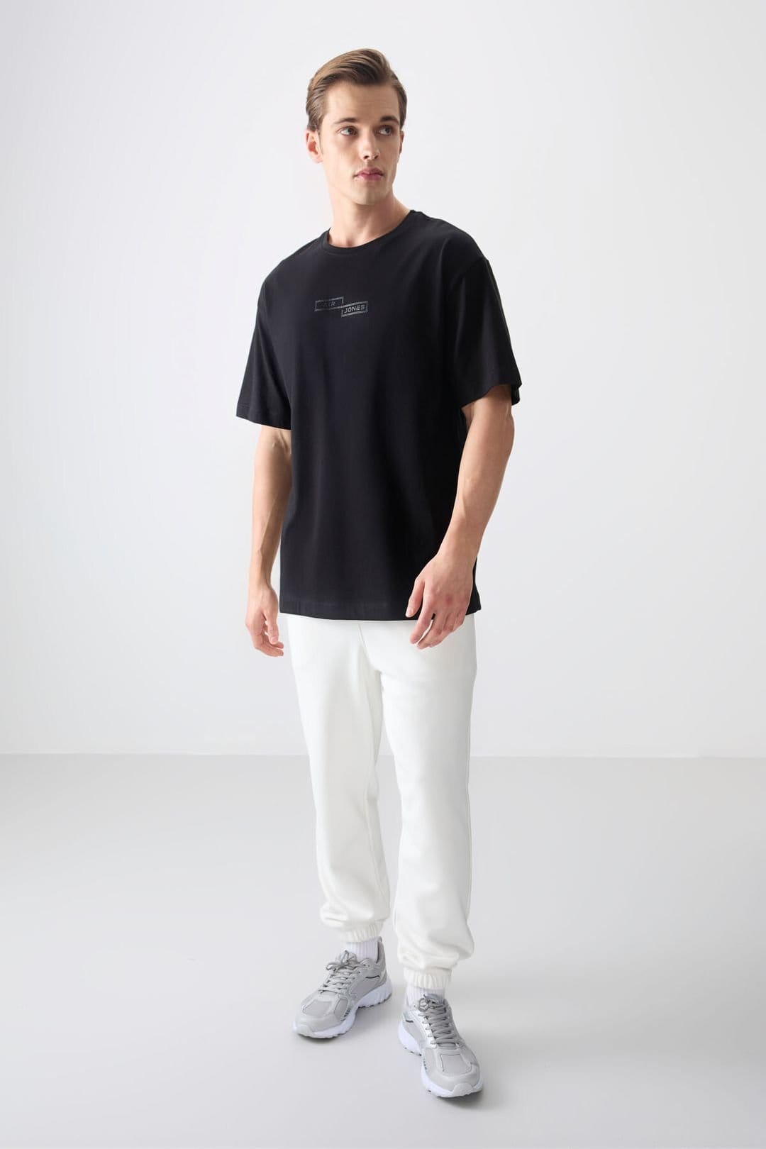 Tommy Life Tommy Life Men's Oversized Cotton Printed T-Shirt in Black - 4