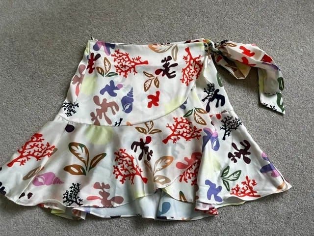 Never Fully Dressed Never Fully Dressed Satin Wrap Mini Skirt Shell Print Size S