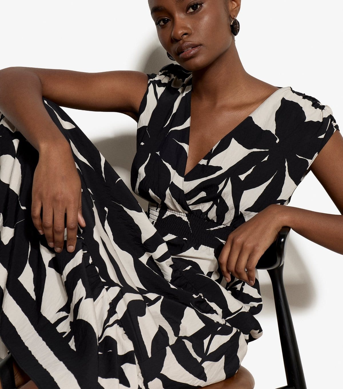 Apricot Women's Black Floral Silhouette Print Midi Dress Apricot New Look - 4