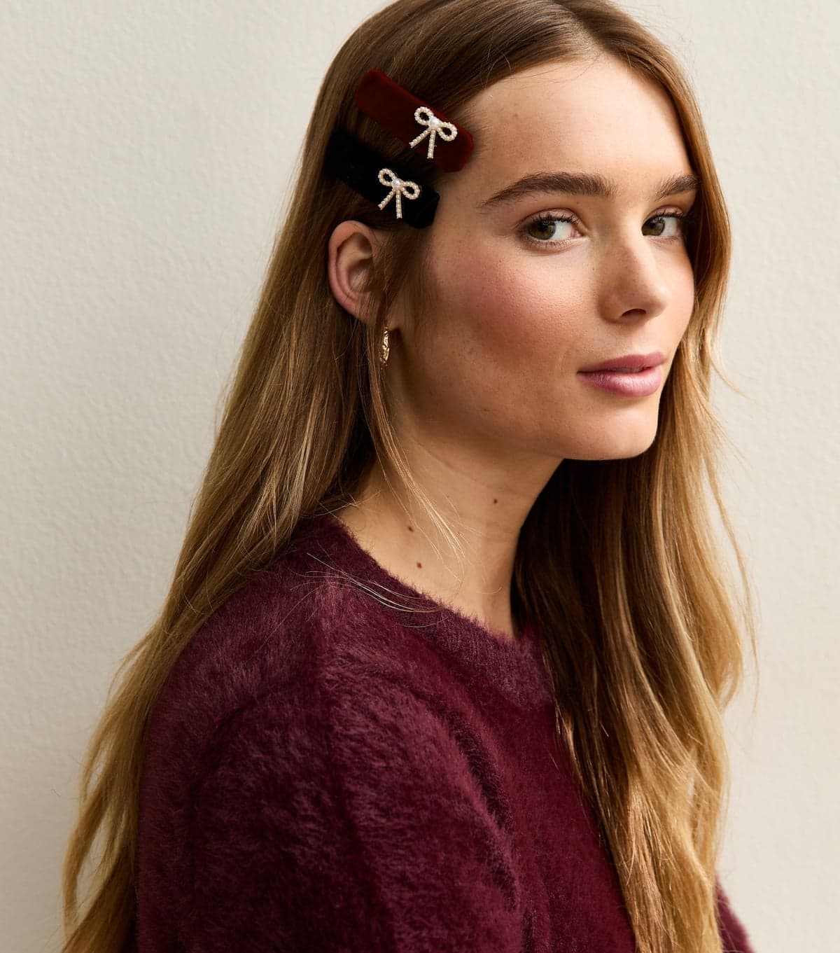 New Look Pack Of 2 Black and Red Velvet Embellished Bow Hair Slides New Look