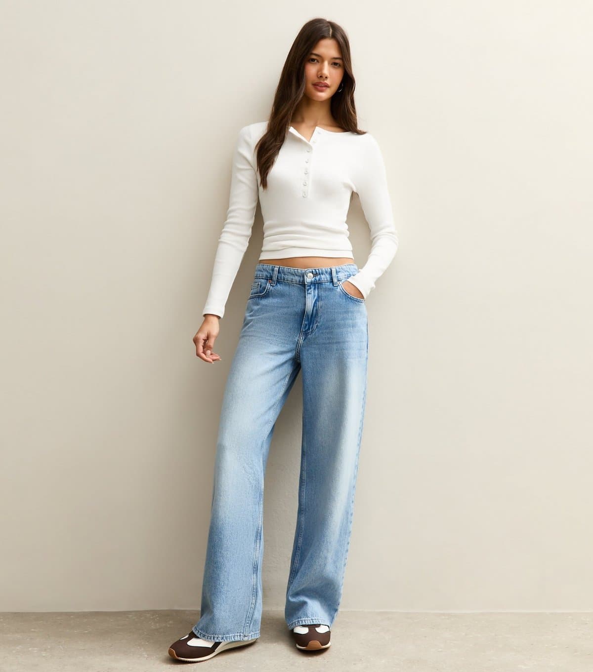 New Look Women's Mid Blue Low Rise Wide Leg Jeans New Look