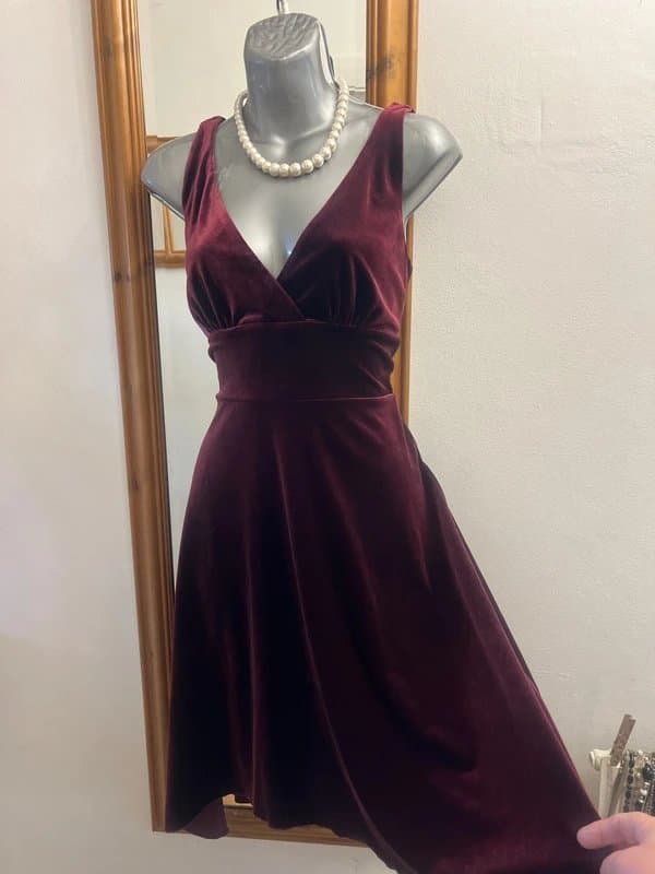 New Look New Look * v-neck velvet dress size 12