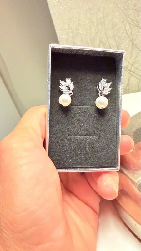 Wedding New leaf and pearl detail earrings