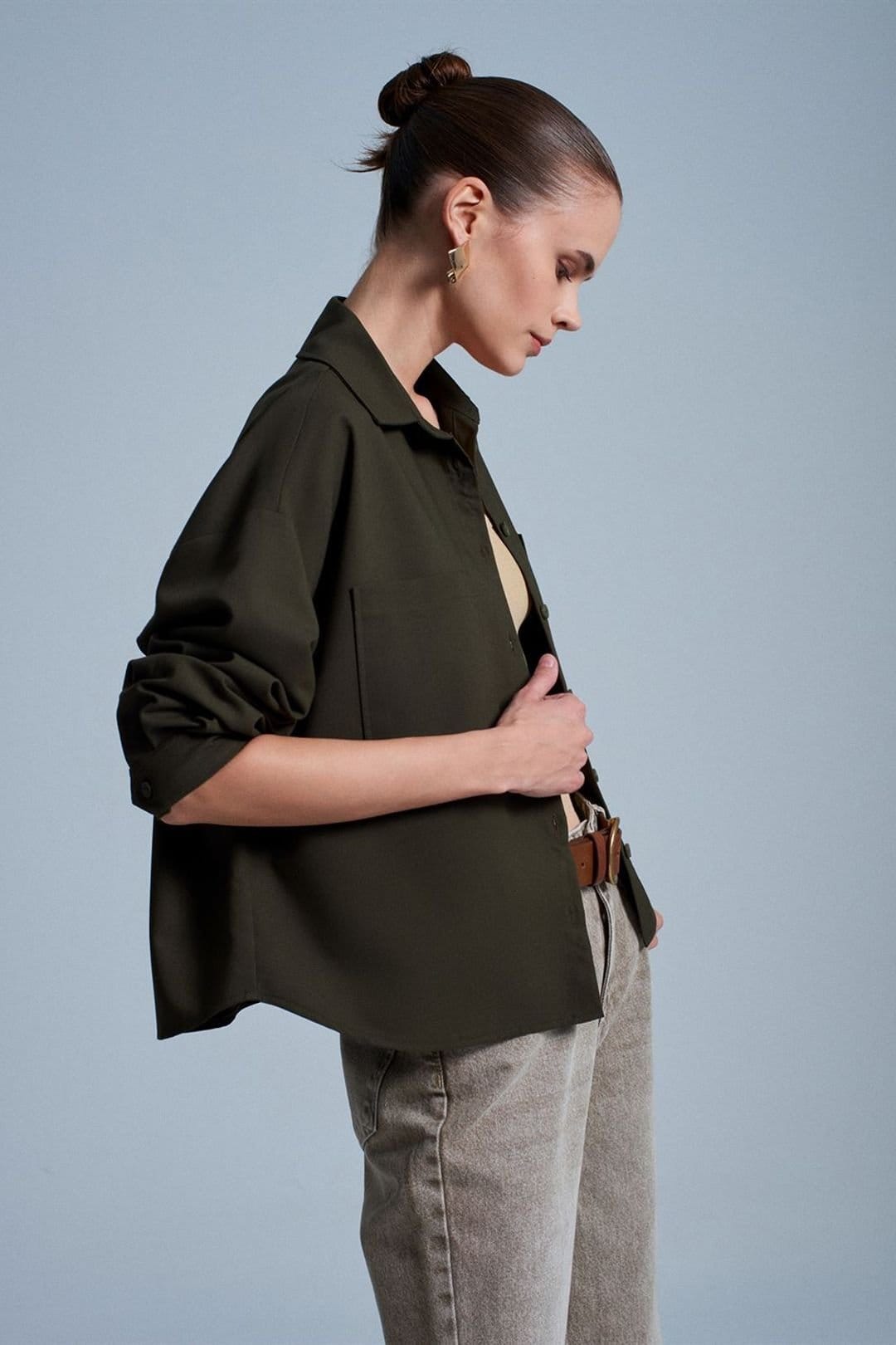 Dilvin Dilvin Women's Oversized Crepe Button-Front Shirt in Khaki - 4
