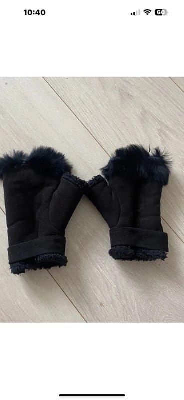 Bought in Chigwell Black Fingerless Gloves Fur & Faux Suede
