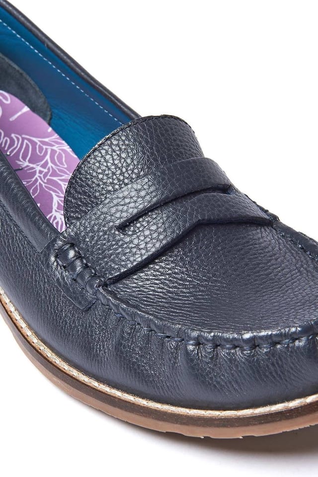 Moshulu Moshulu Women's 'Petrel Leather' Leather Penny Loafers in Indigo - 3
