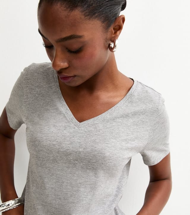 New Look Women's Grey Cotton V-Neck T-Shirt New Look - 2
