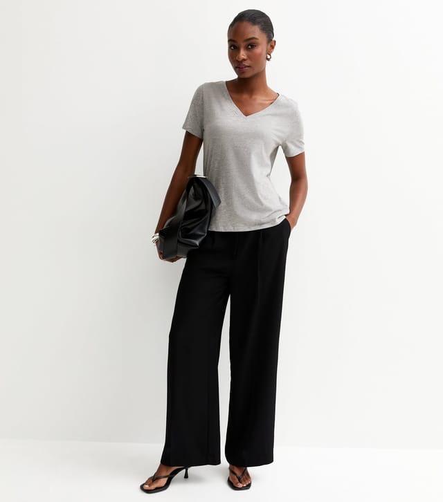 New Look Women's Grey Cotton V-Neck T-Shirt New Look - 3