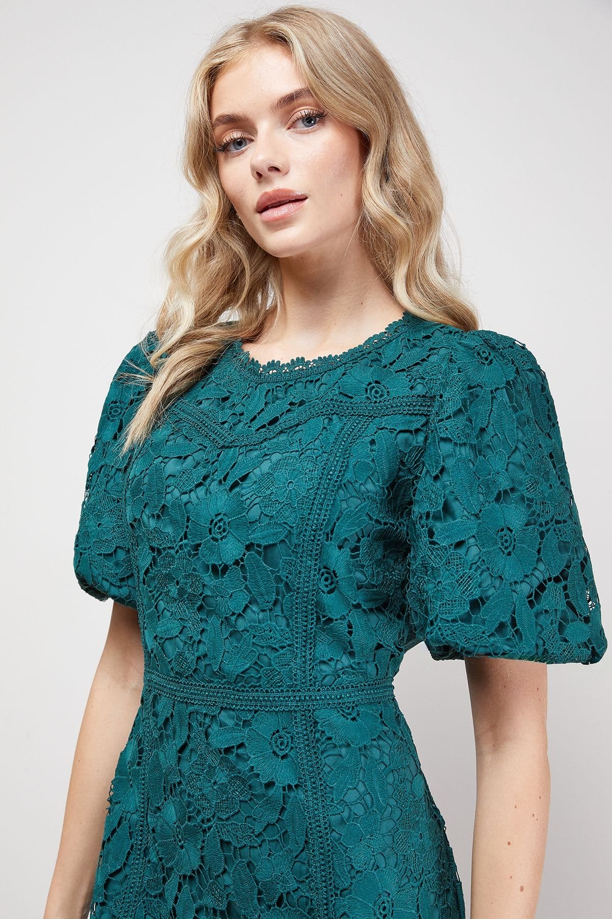 Oasis Oasis Women's Lace Trim Detail Puff Sleeve Peplum Midi Dress in Green - 4