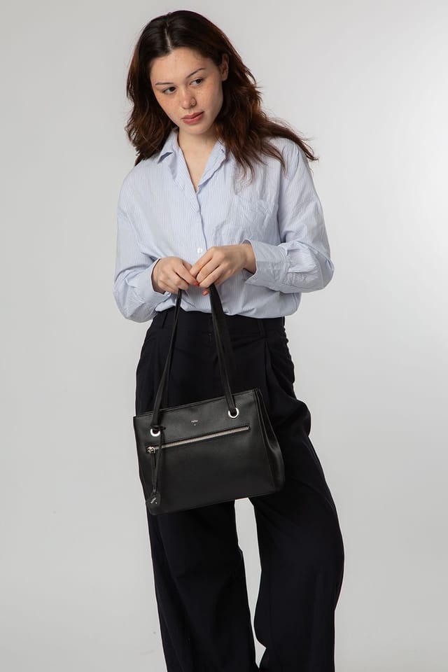NiNa Amora NiNa Amora Women's 'Teresa' Leather Handbag in Black - 2