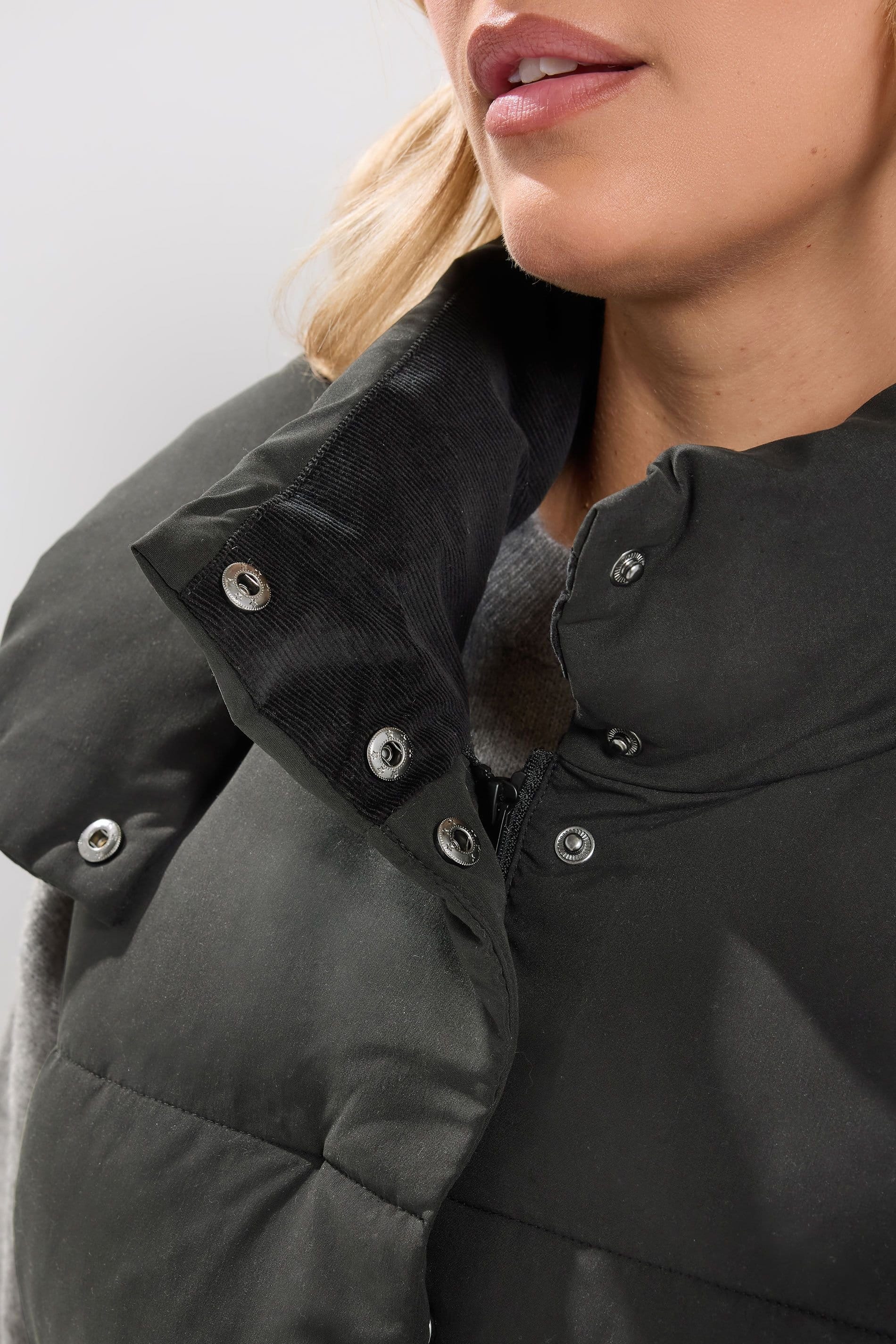 Yours Yours Women's Short Padded Gilet in Black - 4