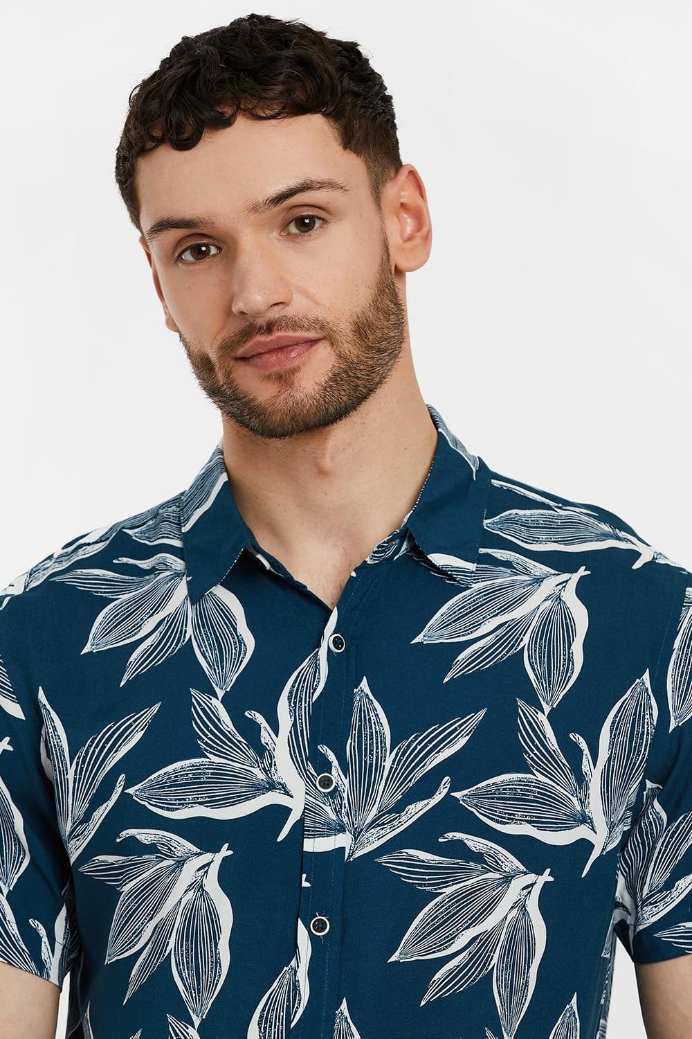 Threadbare Threadbare Men's 'Foliage' Leaf Print Short Sleeve Shirt in Navy - 4