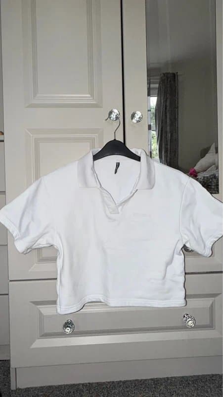 Adanola Adanola white branded collar v neck t shirt 100% cotton size small