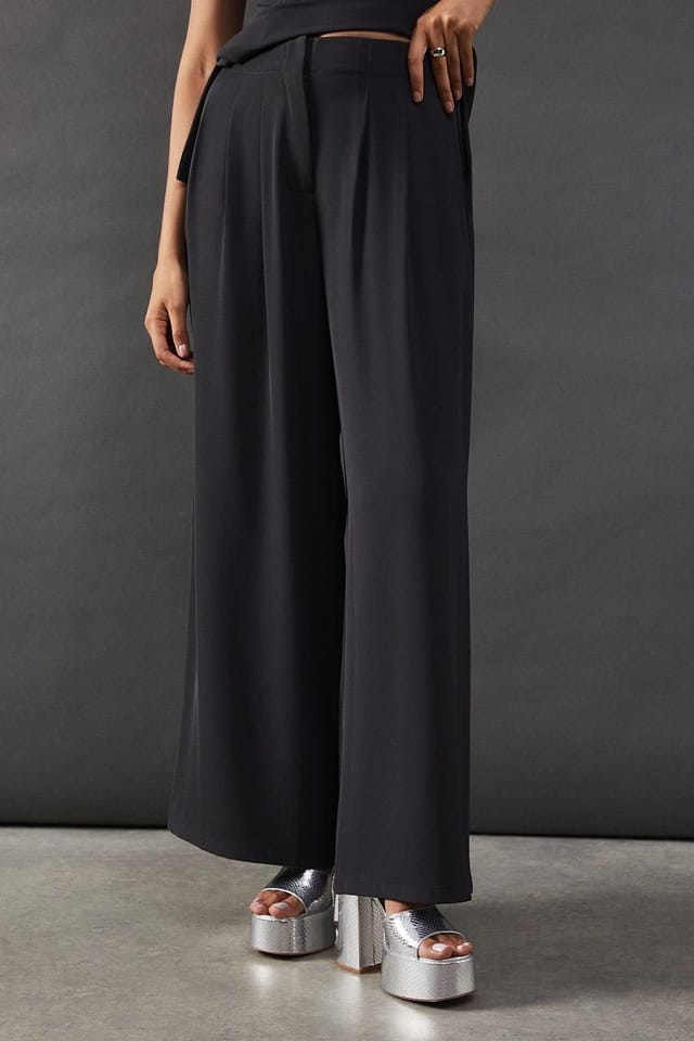 Warehouse Warehouse Women's Drape Pleat Detail Wide Leg Trouser in Charcoal - 2