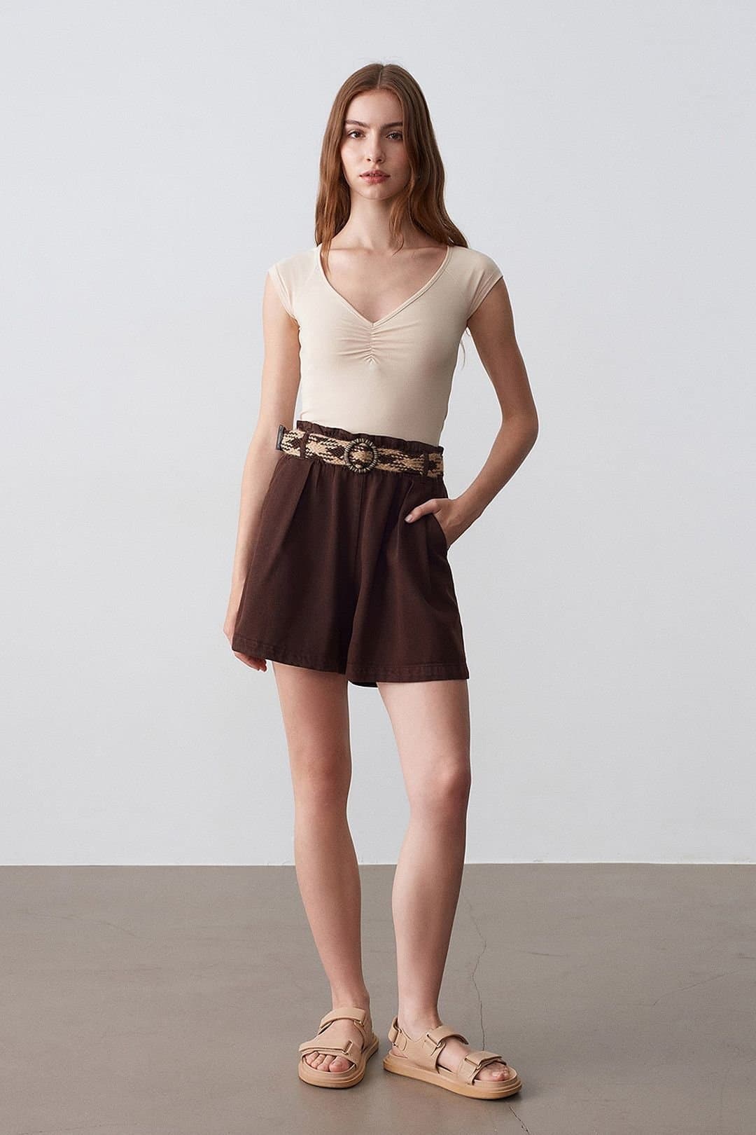 Dilvin Dilvin Women's High-Waist Wide-Leg Poplin Shorts With Belt in Brown