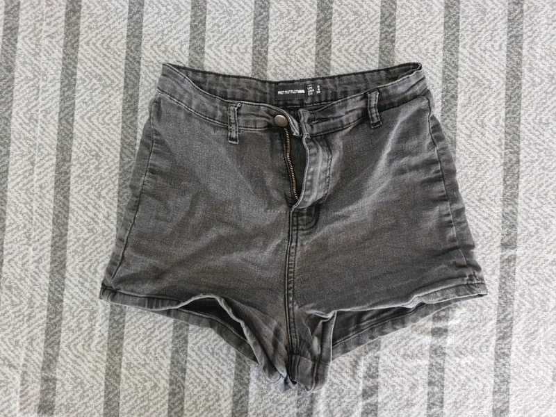 PrettyLittleThing Prettylittlething Women's Black Denim Shorts size 8 UK
