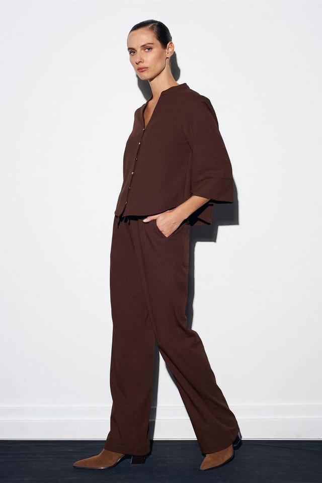 Dilvin Dilvin Women's Wide-Leg Crepe Trousers in Chocolate - 3