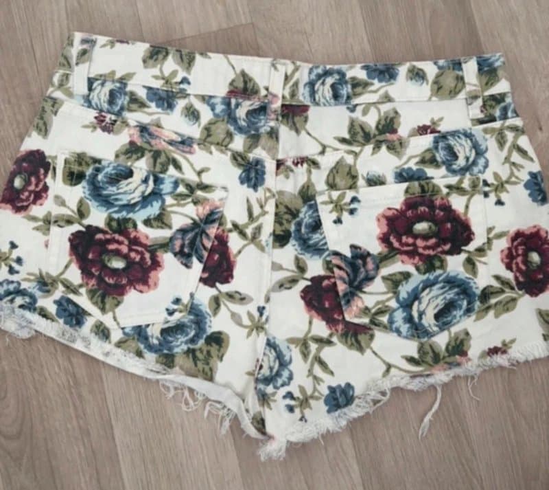 Forever 21 Forever 21 floral denim shorts size 10
