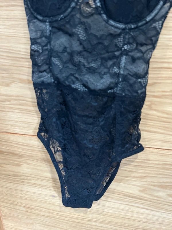 ASOS ASOS Anastasia underwired half cup lace bodysuit size 30B Cup. K18 - 1